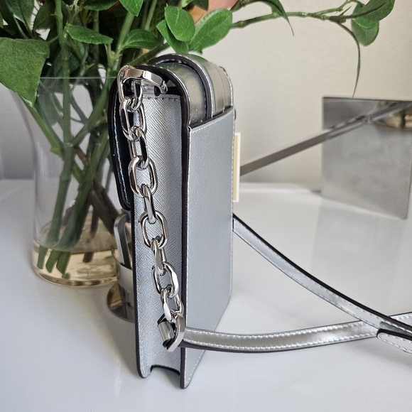Michael kors phone crossbody - Picture 3 of 10